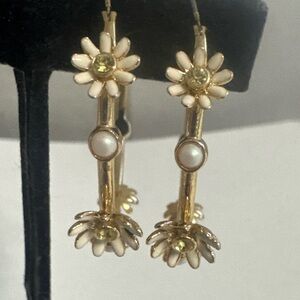 Kate Spade Gold and Cream Daisy Earrings